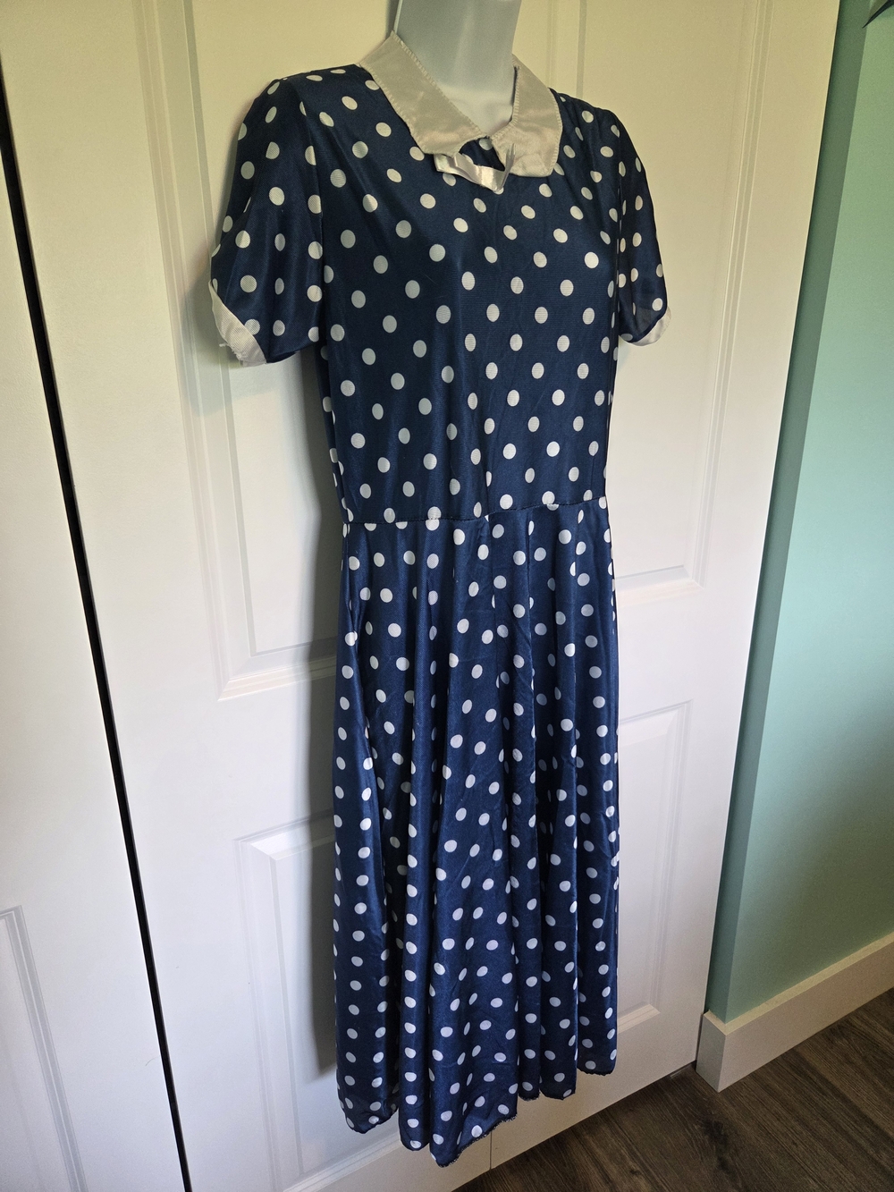 I Love Lucy Women's Costume With Wig - Picture 3 of 6